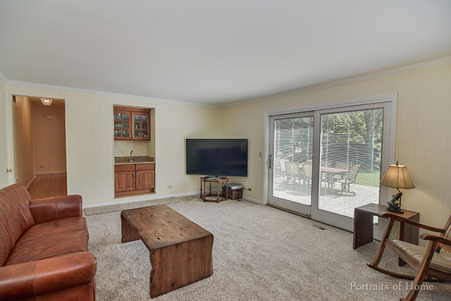 353 Hillside Dr, Roselle, IL 60172 photo 10