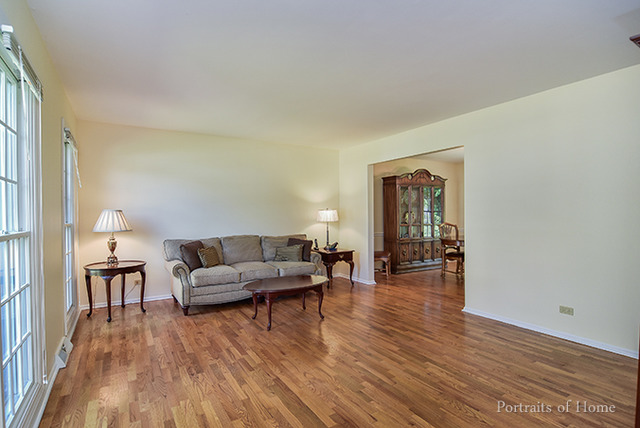 353 Hillside Dr, Roselle, IL 60172 photo 1