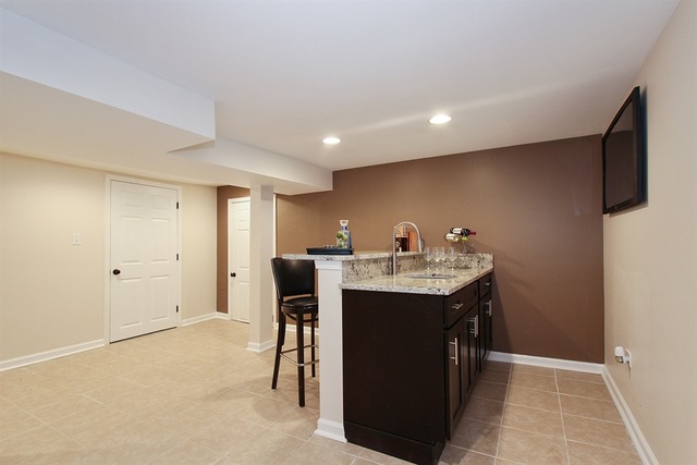 1715 E 83rd Pl, Chicago, IL 60617 photo 9