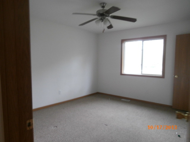 596 Moore St, Kankakee, IL 60901 photo 9