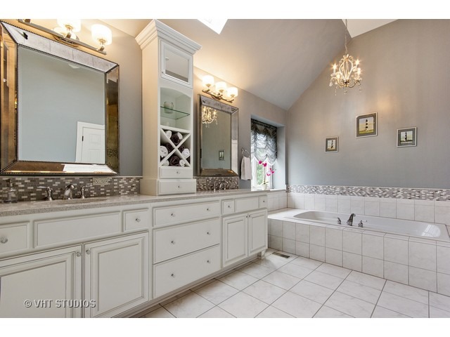 4408 Esquire Cir, Naperville, IL 60564 photo 13