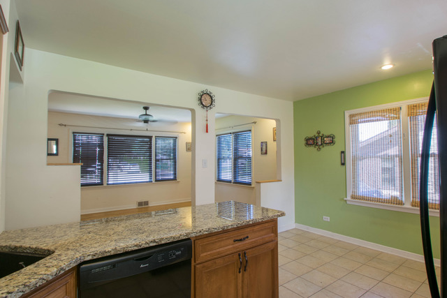 7533 Thomas Ave, Bridgeview, IL 60455 photo 9