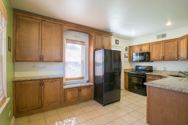 7533 Thomas Ave, Bridgeview, IL 60455 photo 7