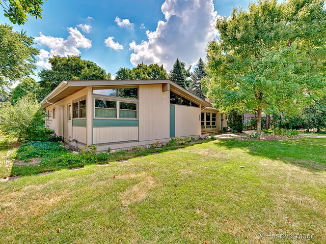 623 Webster Ave, Wheaton, IL 60187 photo 2