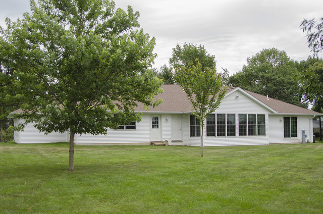 1701 Ridgewood Dr, Morrison, IL 61270 photo 1