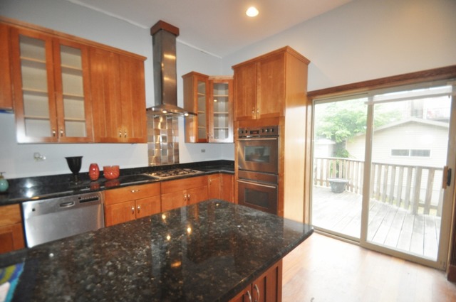 4316 S Berkeley Ave, Chicago, IL 60653 photo 3