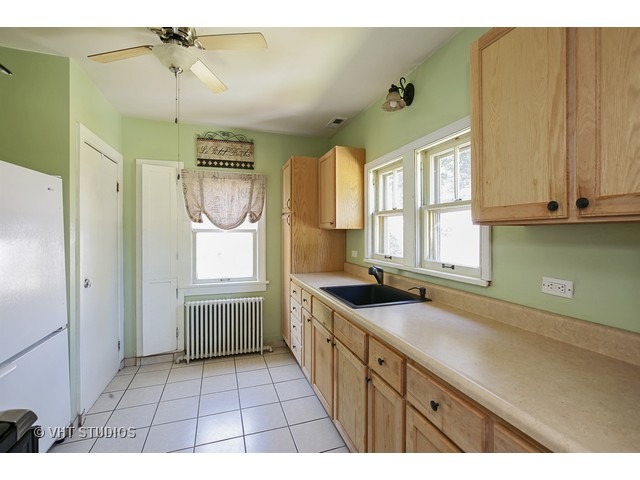 524 Preston Ave, Elgin, IL 60120 photo 4