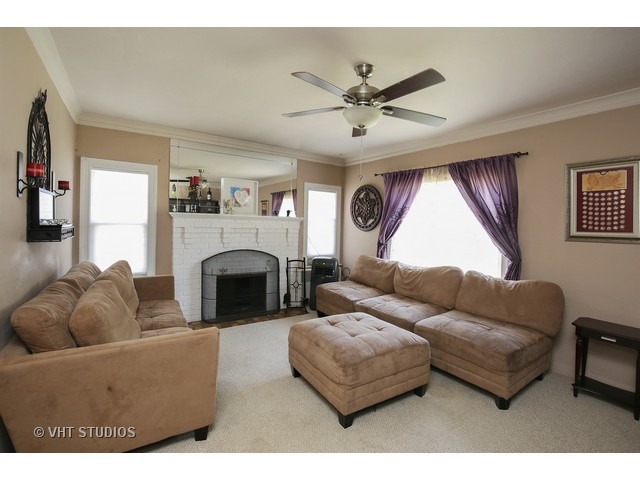 524 Preston Ave, Elgin, IL 60120 photo 2