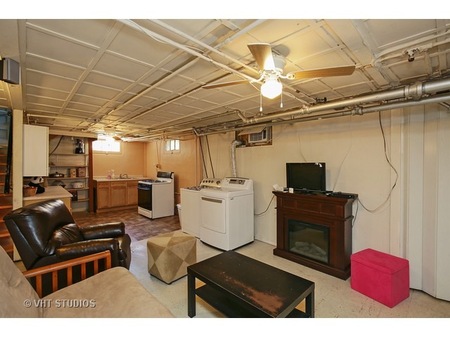 524 Preston Ave, Elgin, IL 60120 photo 9