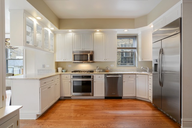1237 W Eddy St, Chicago, IL 60657 photo 9