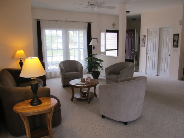 132 Norman Dr, Mchenry, IL 60050 photo 4