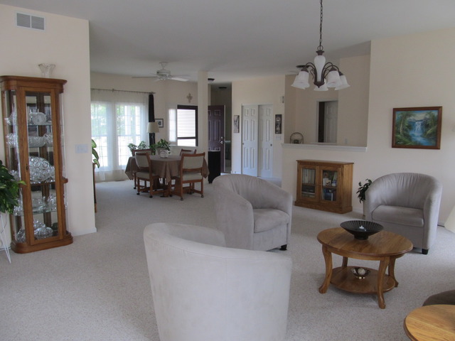 132 Norman Dr, Mchenry, IL 60050 photo 5