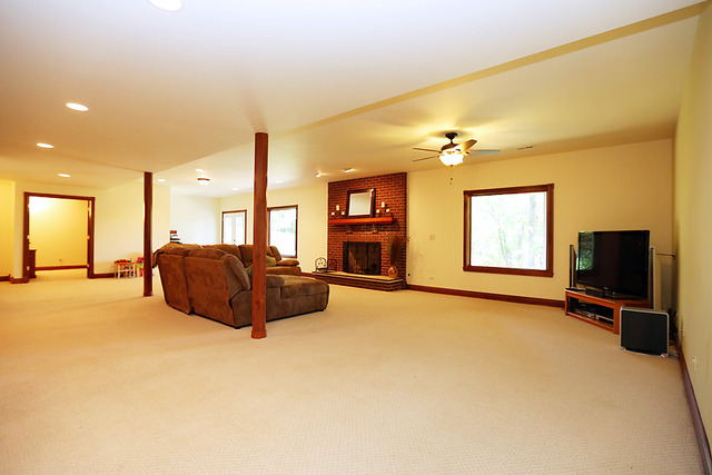 646 Robin Rdg, Elgin, IL 60123 photo 16