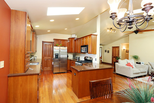646 Robin Rdg, Elgin, IL 60123 photo 7