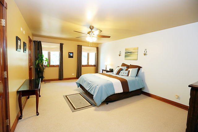 646 Robin Rdg, Elgin, IL 60123 photo 9