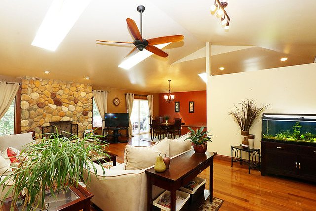 646 Robin Rdg, Elgin, IL 60123 photo 3