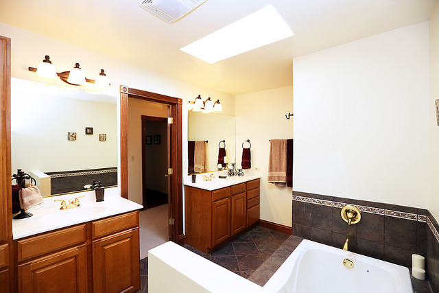 646 Robin Rdg, Elgin, IL 60123 photo 12