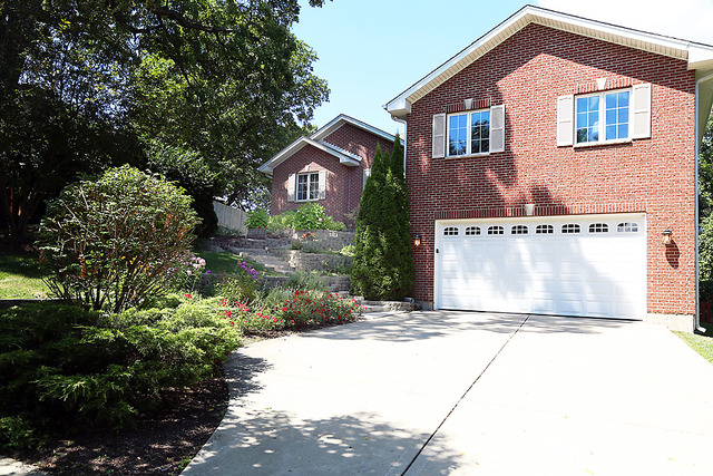 646 Robin Rdg, Elgin, IL 60123 photo 1
