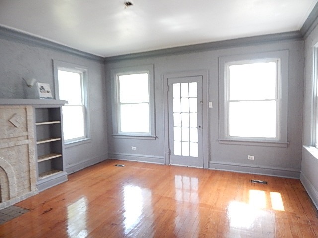 8006 S Burnham Ave, Chicago, IL 60617 photo 4