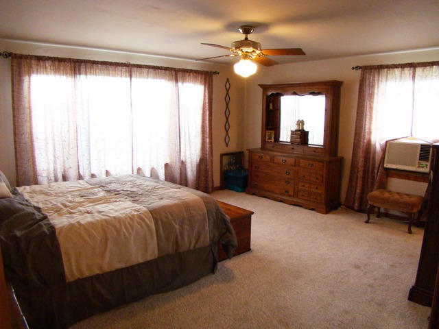115 N Mclean Blvd, Elgin, IL 60123 photo 9