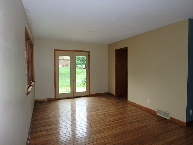 636 Meyer Ct, Aurora, IL 60506 photo 4