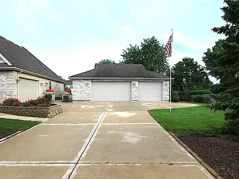 12957 Shelly Ln, Plainfield, IL 60585 photo 2