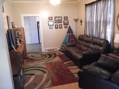 327 E Devlin St, Spring Valley, IL 61362 photo 2