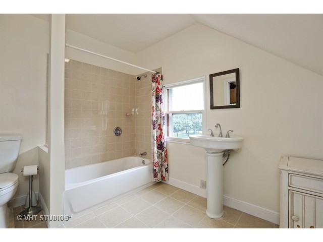 721 N Main St, Wheaton, IL 60187 photo 9