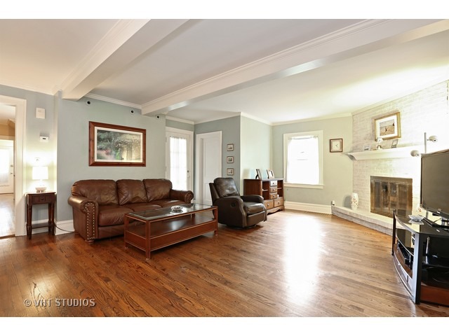 721 N Main St, Wheaton, IL 60187 photo 6