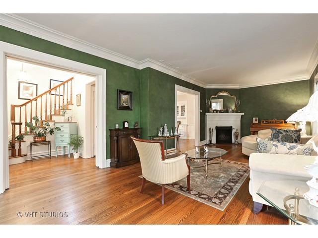 721 N Main St, Wheaton, IL 60187 photo 2