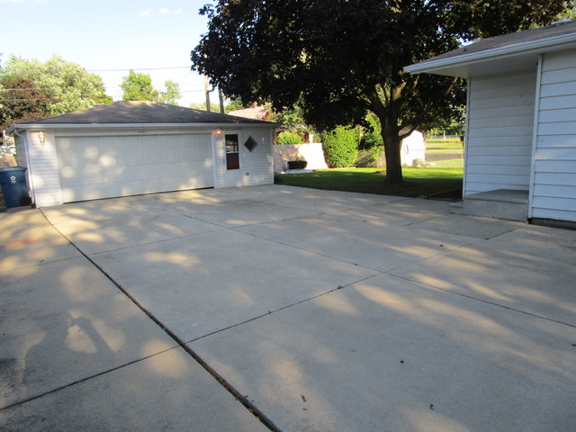 3443 Phillips Ave, Steger, IL 60475 photo 2