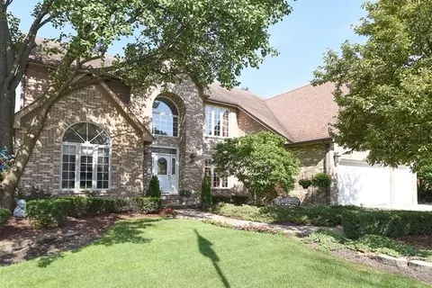 6144 Willowood Ln, Willowbrook, IL 60527 photo 1