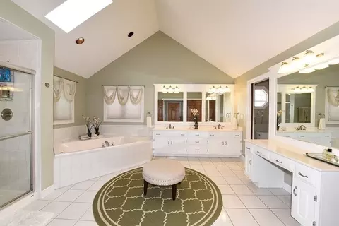 6144 Willowood Ln, Willowbrook, IL 60527 photo 13