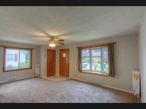 105 W Reckitt St, Sycamore, IL 60178 photo 2