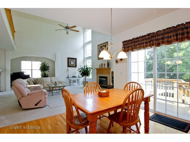 5764 Red Oak Dr, Hoffman Estates, IL 60192 photo 4