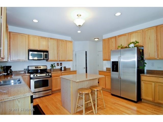 5764 Red Oak Dr, Hoffman Estates, IL 60192 photo 3
