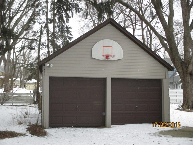833 Augusta Ave, Elgin, IL 60120 photo 2