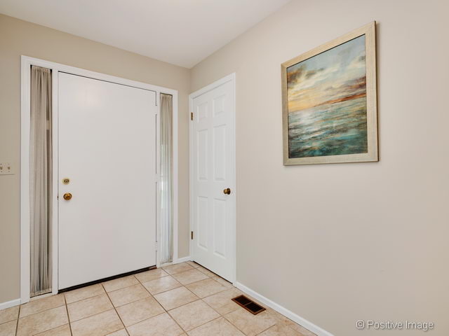 901 Wheaton Oaks Dr, Wheaton, IL 60187 photo 11