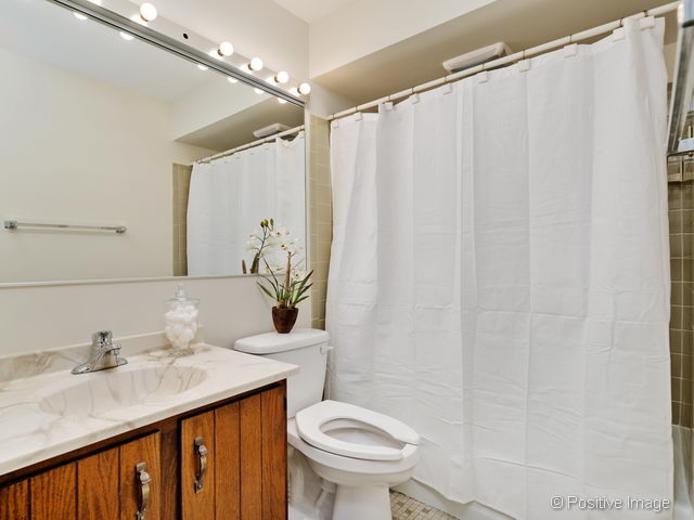 901 Wheaton Oaks Dr, Wheaton, IL 60187 photo 15