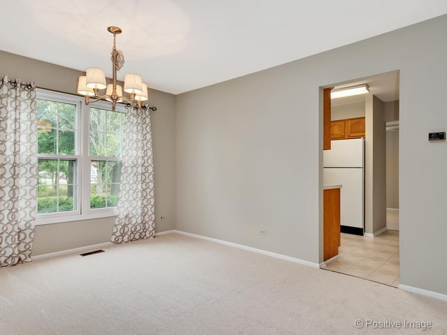 901 Wheaton Oaks Dr, Wheaton, IL 60187 photo 4