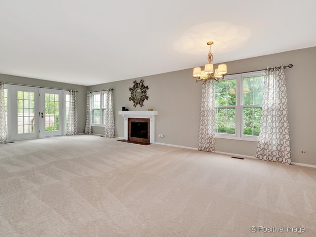 901 Wheaton Oaks Dr, Wheaton, IL 60187 photo 3