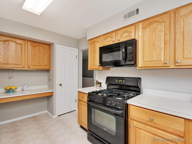 901 Wheaton Oaks Dr, Wheaton, IL 60187 photo 9