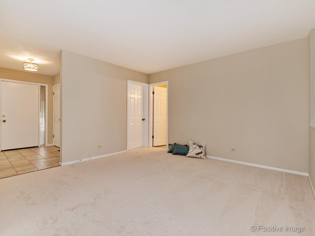 901 Wheaton Oaks Dr, Wheaton, IL 60187 photo 6