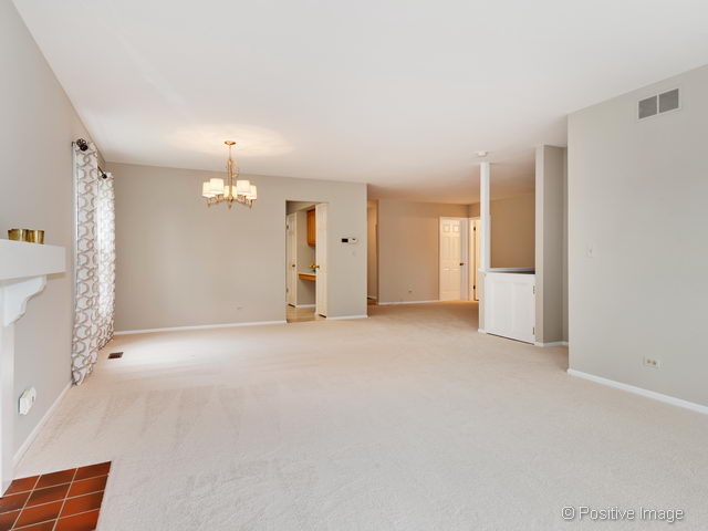 901 Wheaton Oaks Dr, Wheaton, IL 60187 photo 5