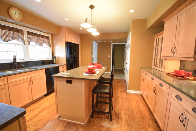 4556 Lincoln Ave, Rolling Meadows, IL 60008 photo 4