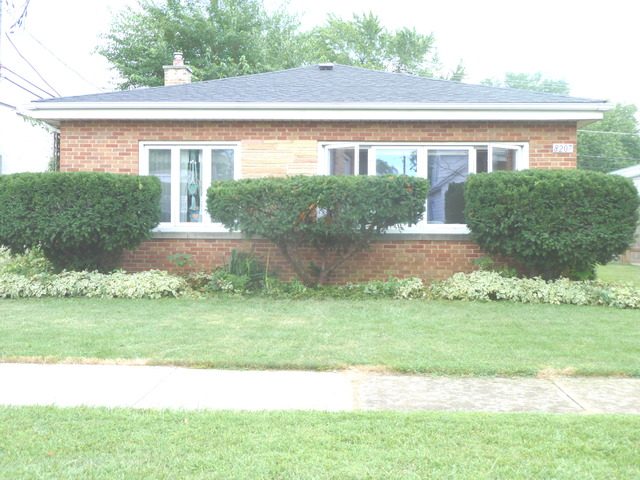 8207 44th St, Lyons, IL 60534 photo 1
