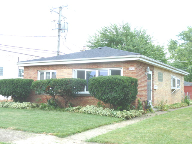 8207 44th St, Lyons, IL 60534 photo 2