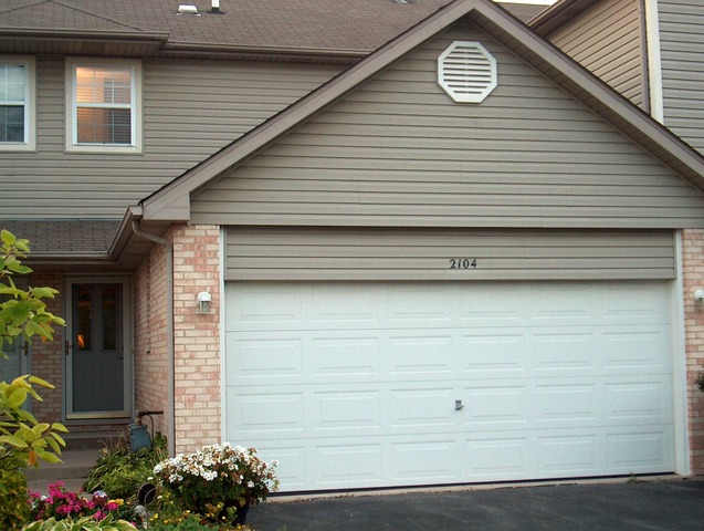 2104 W Adobe Dr, Addison, IL 60101 photo 1