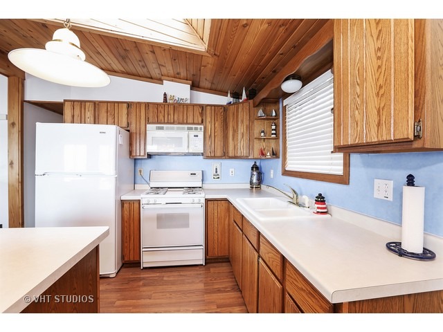 151 Eagle Point Rd, Fox Lake, IL 60020 photo 4