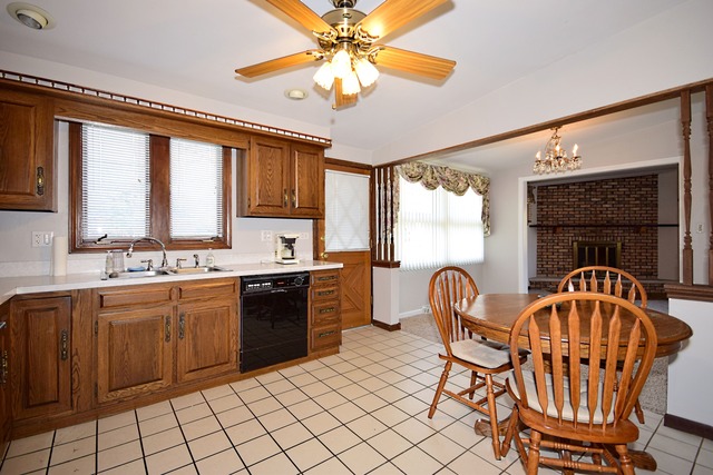 650 E Belmont Ave, Addison, IL 60101 photo 8